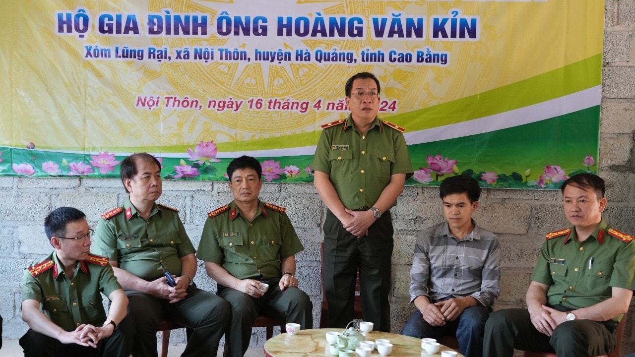 Cục An ninh đối ngoại tổ chức Lễ gắn biển Công trình Nhà tình nghĩa cho hộ nghèo tại Cao Bằng -0