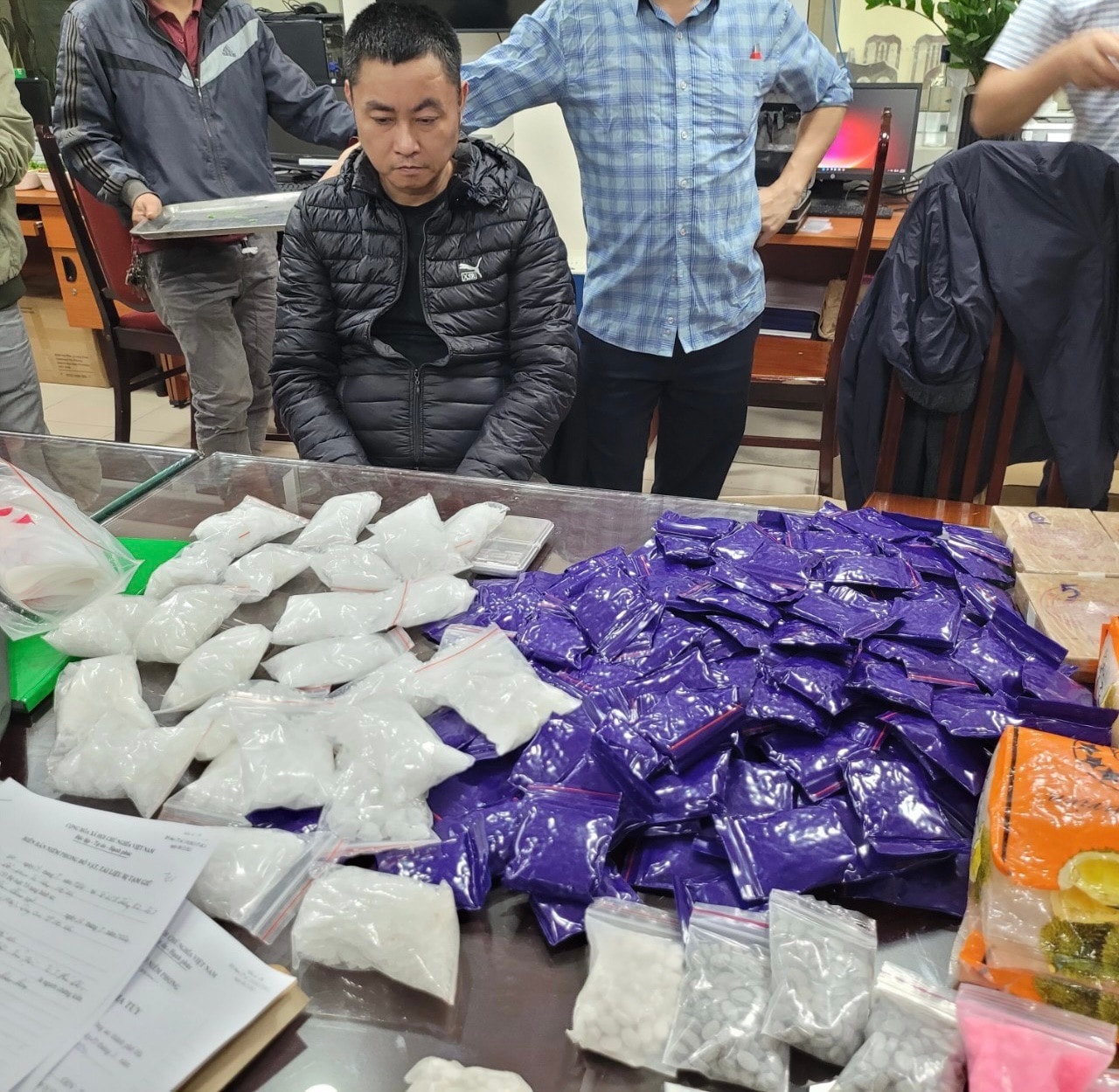 Bắt giữ nhóm đối tượng mua bán trái phép chất ma túy -0