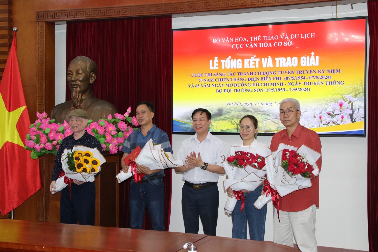 Trao giải cuộc thi sáng tác tranh cổ động tuyên truyền kỷ niệm 70 năm Chiến thắng Điện Biên Phủ -0
