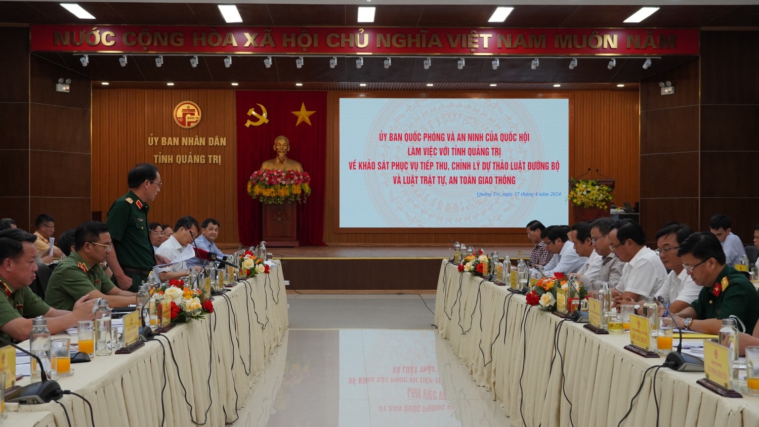 Toàn cảnh buổi làm việc 