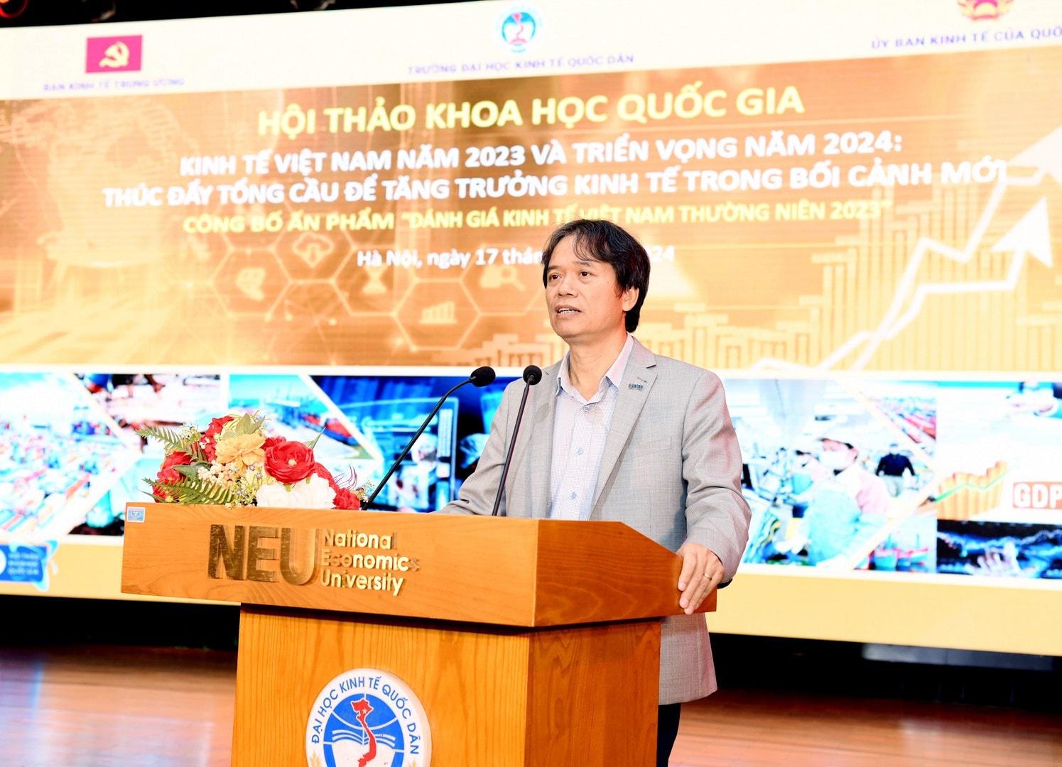 GS.TS Phạm Hồng Chương, Hiệu trưởng Trường Đại học Kinh tế Quốc dân phát biểu khai mạc Hội thảo (Ảnh: Tuấn Anh) Trường Đại học Kinh tế Quốc dân công bố Ấn phẩm Đánh giá Kinh tế Việt Nam thường niên 2023 -0