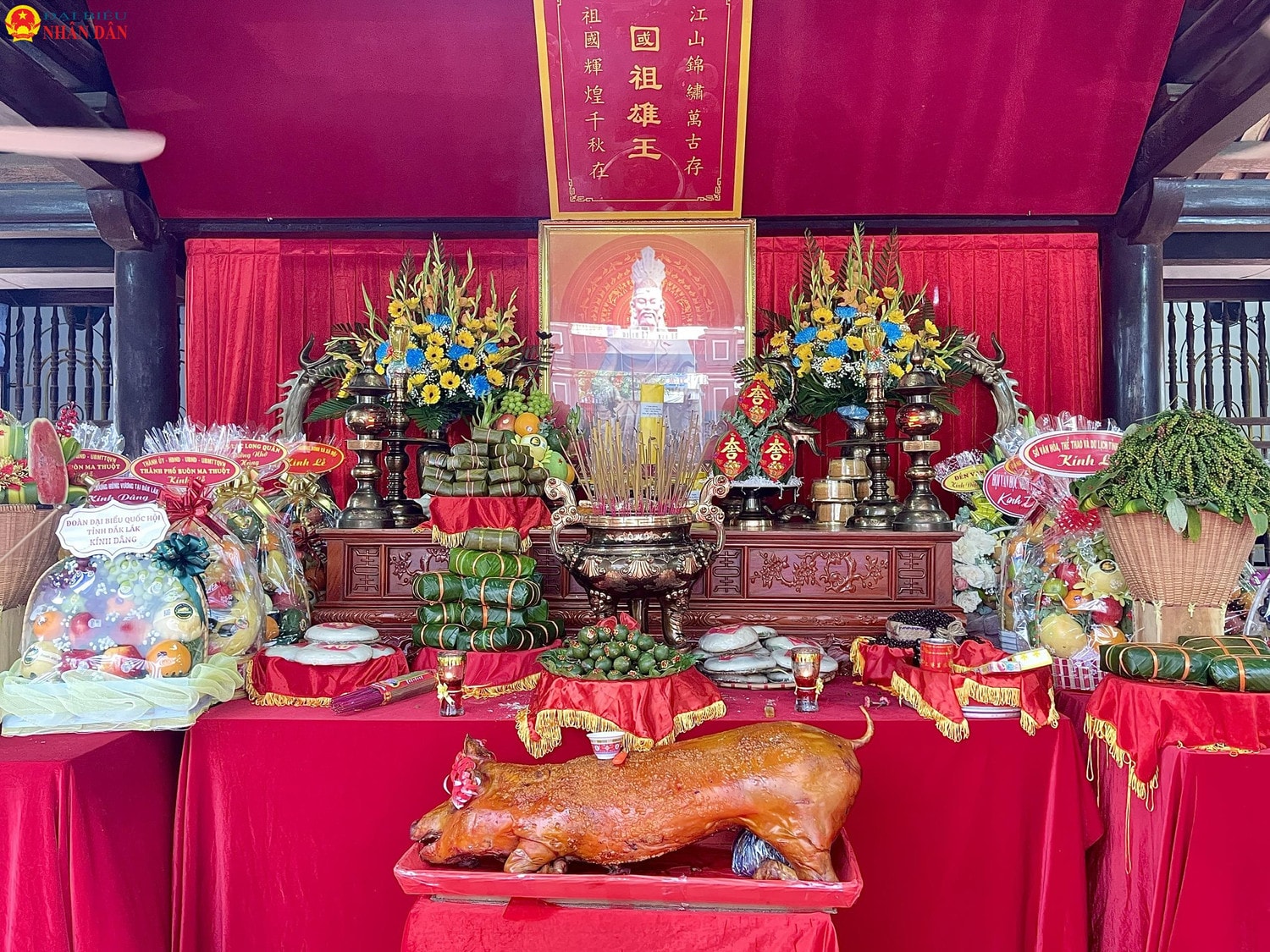 Lễ vật dâng hương thành kính Vua Hùng tại Đình Lạc Giao ngày giỗ Tổ Hùng Vương 10.3. Ảnh: Khánh Ngân