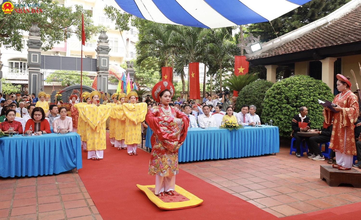 Đội tế Nữ Quan cúng tế các Vua Hùng tại Đình Lạc Giao ngày giỗ Tổ Hùng Vương 10.3. Ảnh: Khánh Ngân