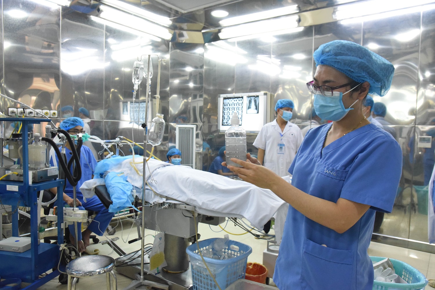 Cận cảnh quá trình súc rửa phổi cho công nhân ngành than -1