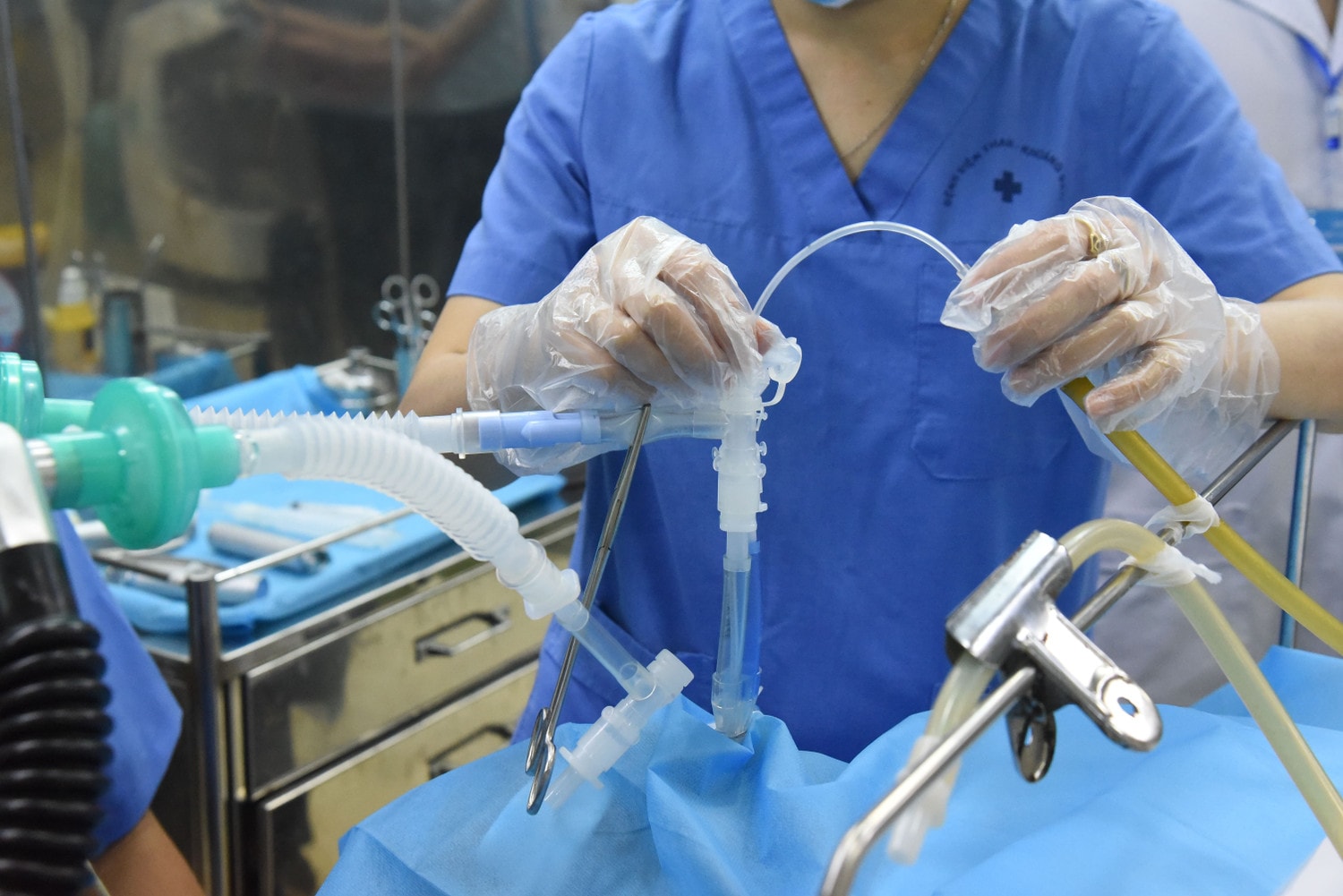 Cận cảnh quá trình súc rửa phổi cho công nhân ngành than -2