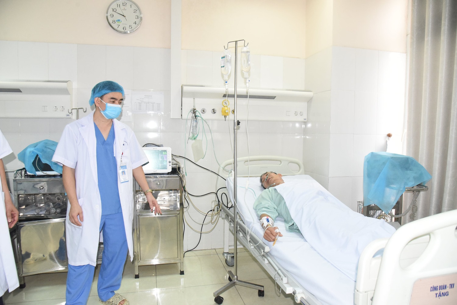 Cận cảnh quá trình súc rửa phổi cho công nhân ngành than -0