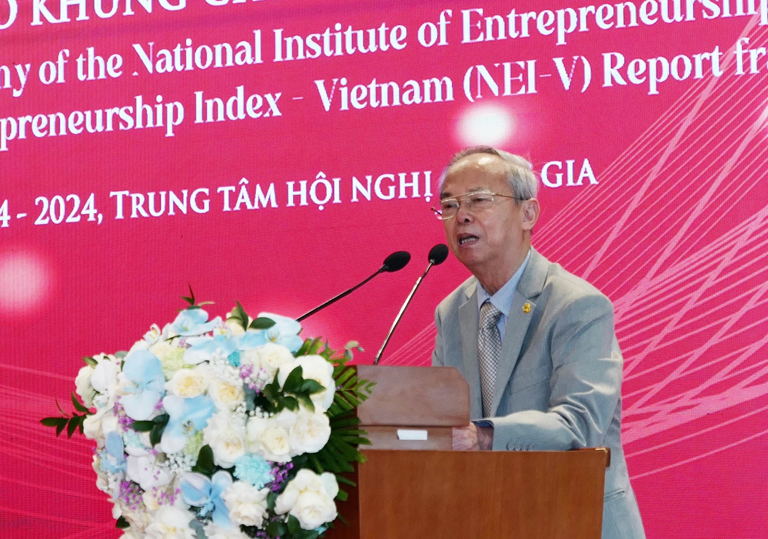 Viện Trưởng Viện Nghiên cứu Khởi nghiệp GS.TS Đinh Xuân Dũng phát biểu tại buổi lễ Tăng cường kết nối thúc đẩy khởi nghiệp đổi mới sáng tạo -0