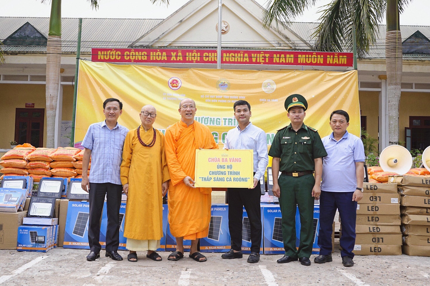 Chùa Ba Vàng chung tay vì đời sống đồng bào Ma Coong - 0