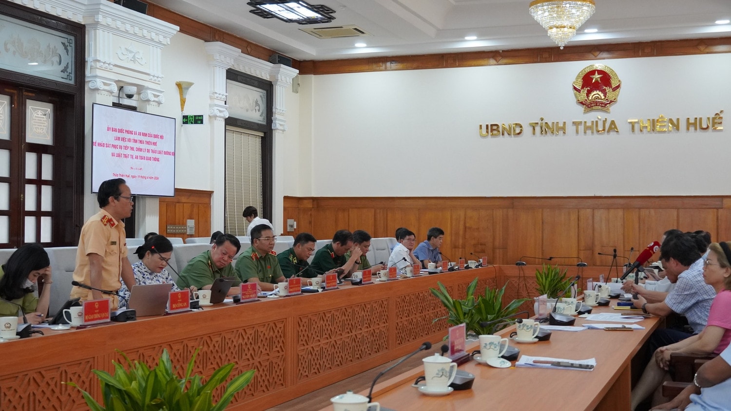 Các đại biểu thảo luận tại buổi làm việc 