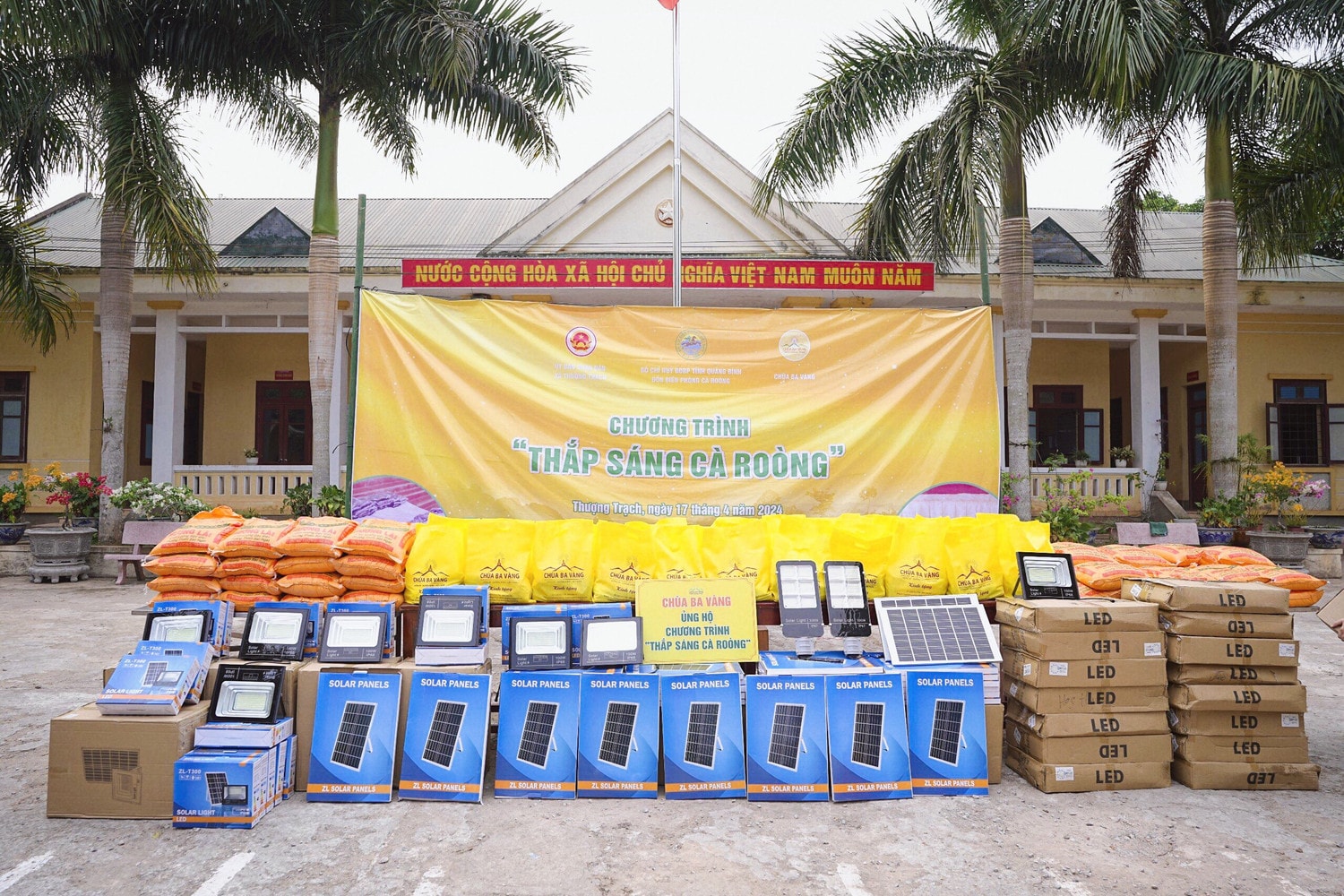 Chùa Ba Vàng chung tay vì đời sống đồng bào Ma Coong - 0
