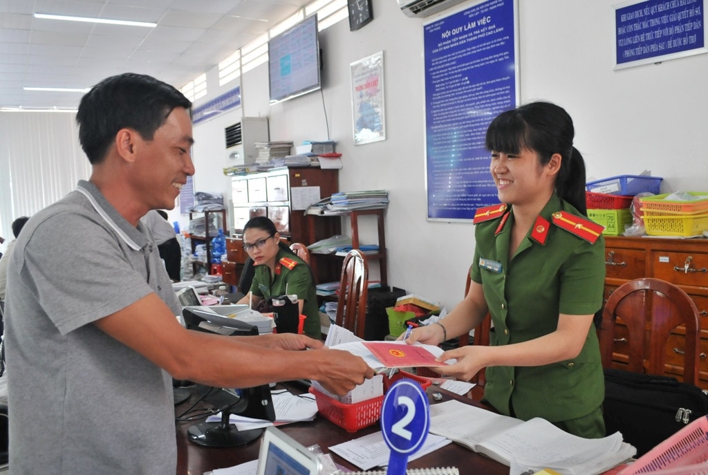 Đồng Tháp là tỉnh có 15 năm liên tiếp trong nhóm các tỉnh/thành phố có chất lượng điều hành kinh tế tốt nhất cả nước Đồng Tháp dẫn đầu khu vực đồng bằng sông Cửu Long về chỉ số hài lòng phục vụ hành chính