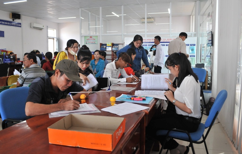 Thanh tra tỉnh Kiên Giang xác định, đối với những hồ sơ bị trễ hạn, đơn vị liên quan không ban hành văn bản xin lỗi là chưa đúng theo quy định (Ảnh: Minh họa) Kiên Giang: Để hơn 2.430 hồ sơ đo vẽ đất trễ hạn, nhiều viên chức bị đề nghị kiểm điểm