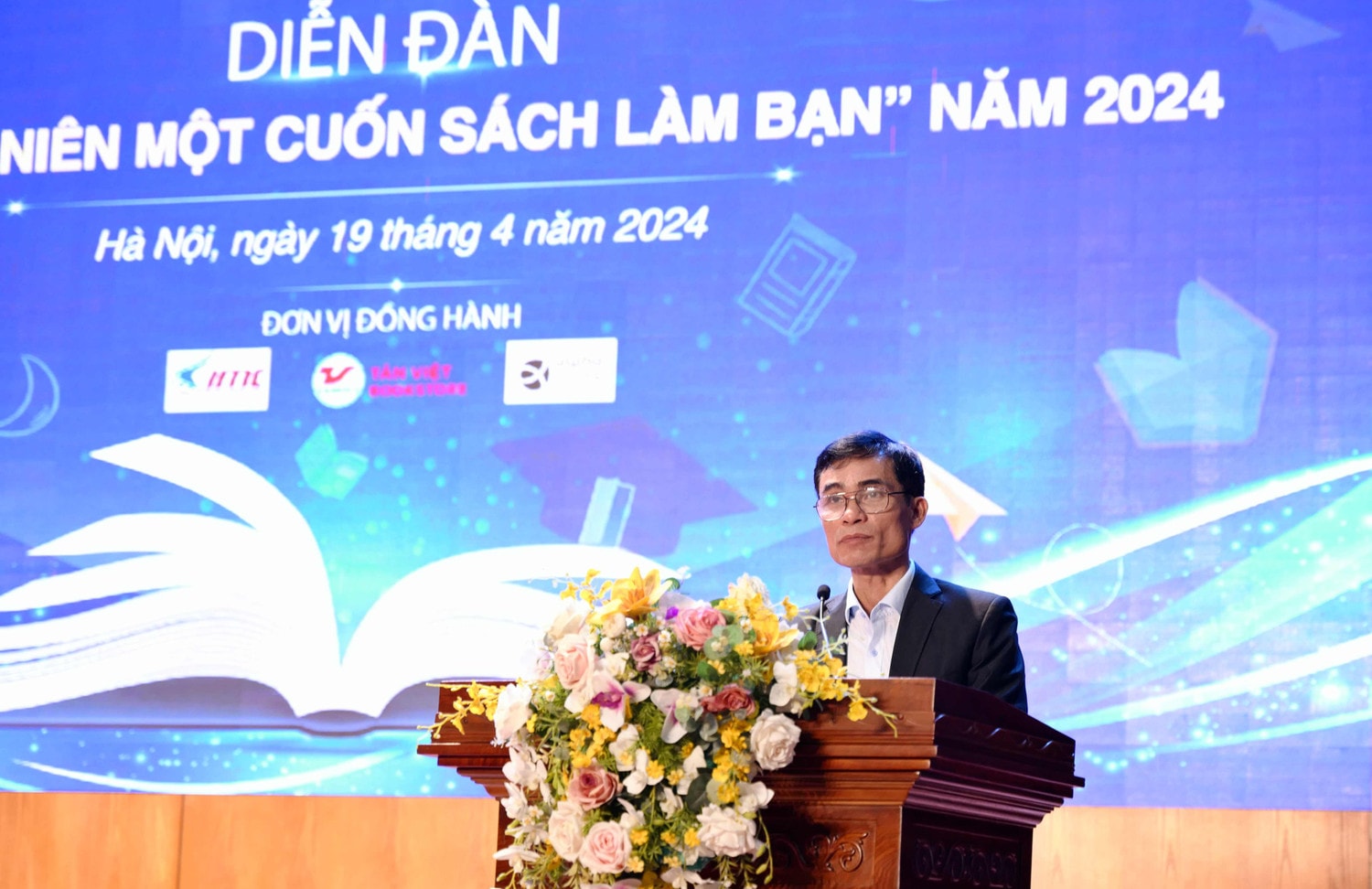 Nỗ lực khơi dậy tình yêu sách của thanh viên, sinh viên -0