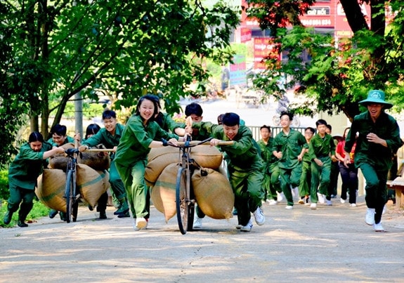 Chiến sĩ nhỏ Điện Biên - Theo bước chân những người anh hùng -0