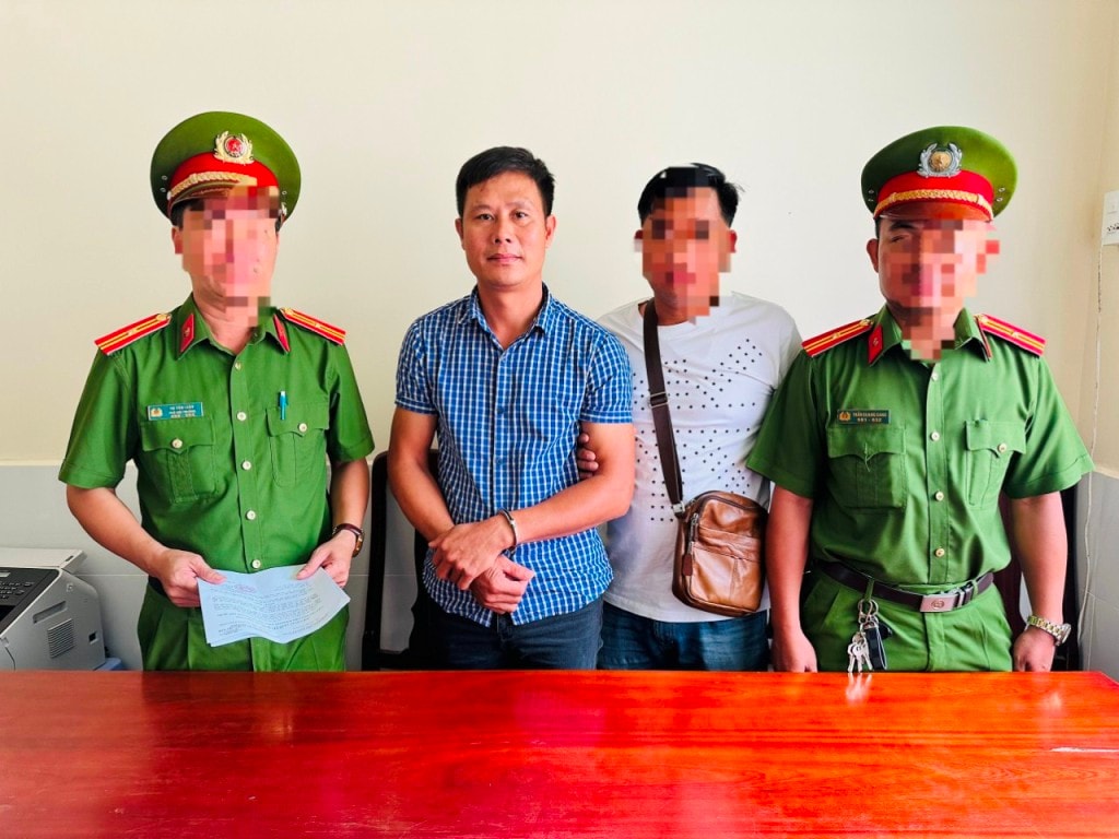Lực lượng chức năng bắt tạm giam Đặng Văn Hùng
