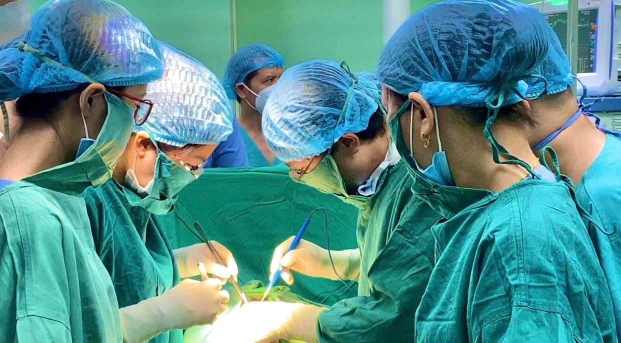 Bệnh viện Tim Hà Nội và Bệnh viện Phụ sản Trung ương phối hợp mổ lấy thai cho ca bệnh đặc biệt -0