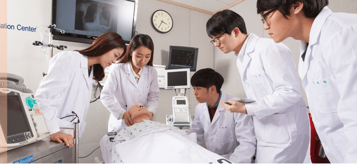 Hàn Quốc khuyến khích sinh viên giỏi theo học ngành Y -0