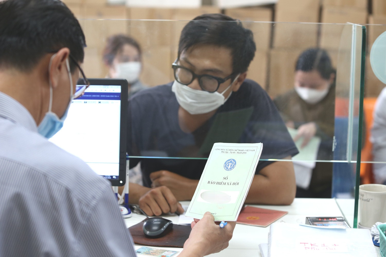 Tăng cường ứng dụng công nghệ thông tin, kiểm soát việc gia tăng chi phí khám, chữa bệnh. Ảnh: BH