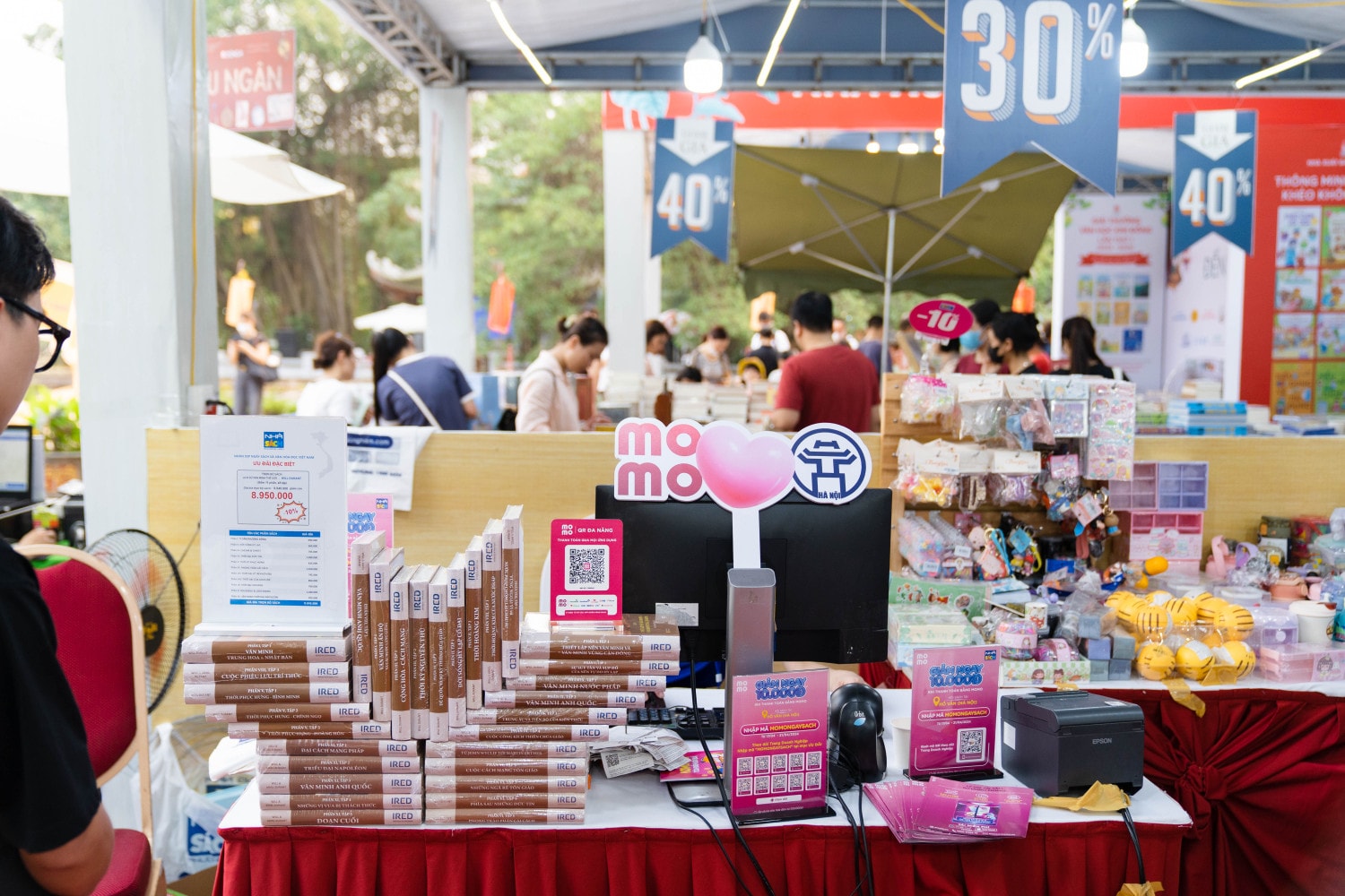 MoMo là Fintech duy nhất đồng hành cùng chuỗi sự kiện Hội Sách tại Hồ Văn (Hà Nội) trong 5 ngày từ 17 – 21.4. Ảnh: MoMo
