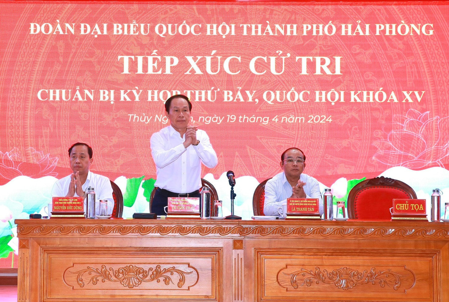Ủy viên Trung ương Đảng, Bí thư Thành ủy, Trưởng Đoàn ĐBQH thành phố Lê Tiến Châu tại cuộc tiếp xúc cử tri huyện Thủy Nguyên Ảnh: Duy Thính