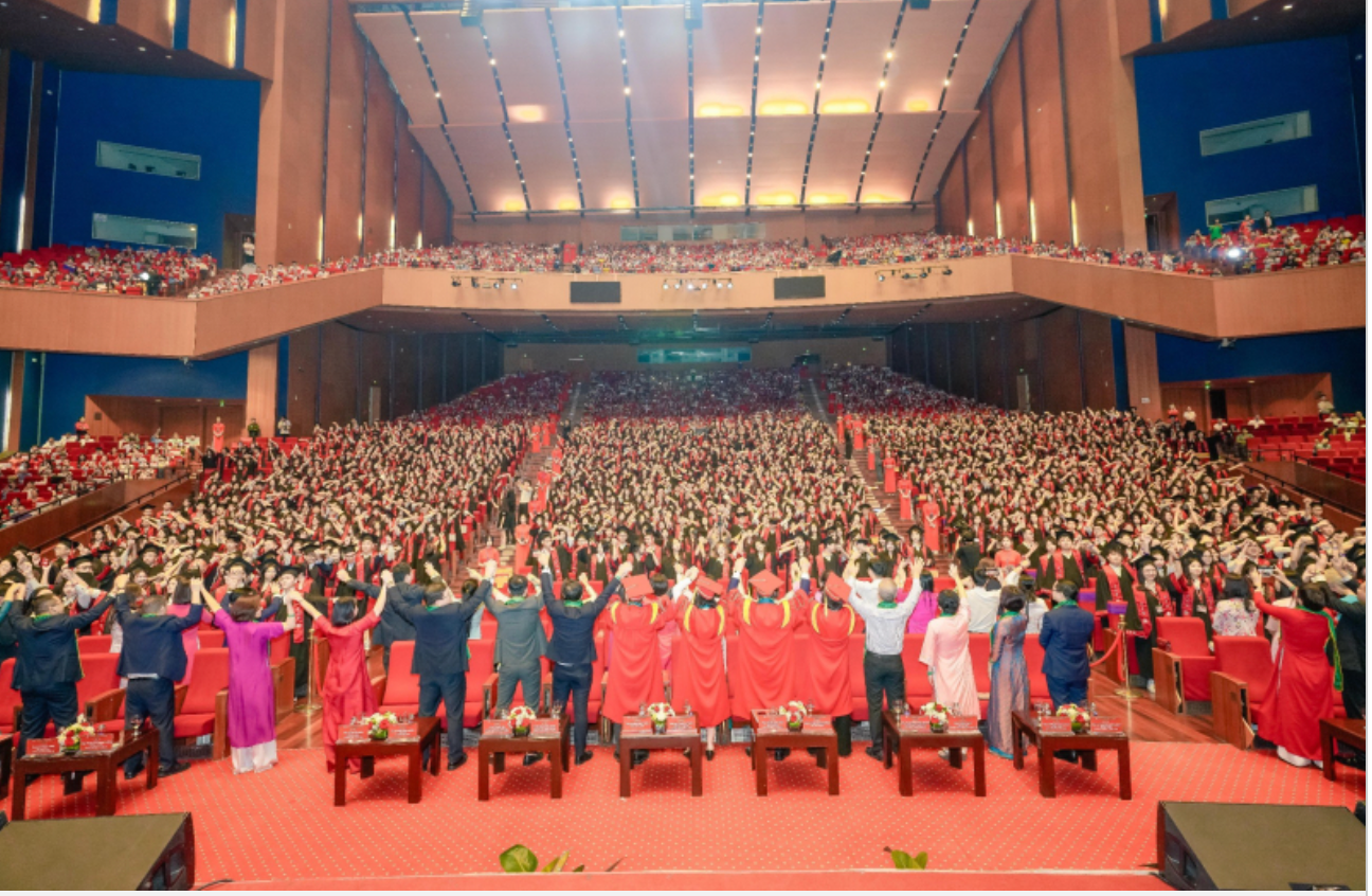 Gần 83% sinh viên Ngoại thương tốt nghiệp sớm xếp loại xuất sắc và giỏi -0