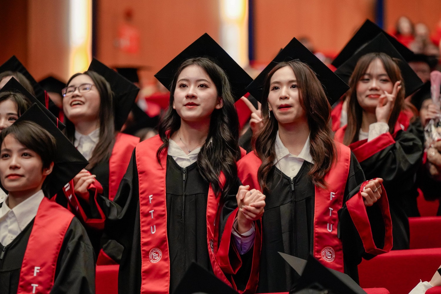 Gần 83% sinh viên Ngoại thương tốt nghiệp sớm xếp loại xuất sắc và giỏi -0