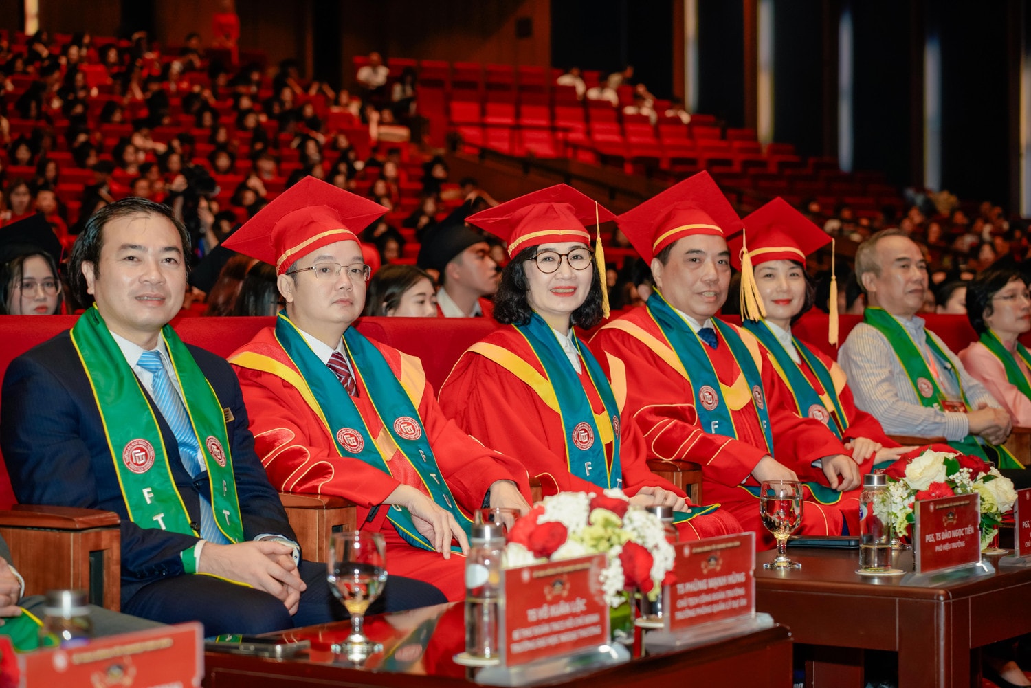 Gần 83% sinh viên Ngoại thương tốt nghiệp sớm xếp loại xuất sắc và giỏi ảnh 9 Gần 83% sinh viên Ngoại thương tốt nghiệp sớm xếp loại xuất sắc và giỏi -0