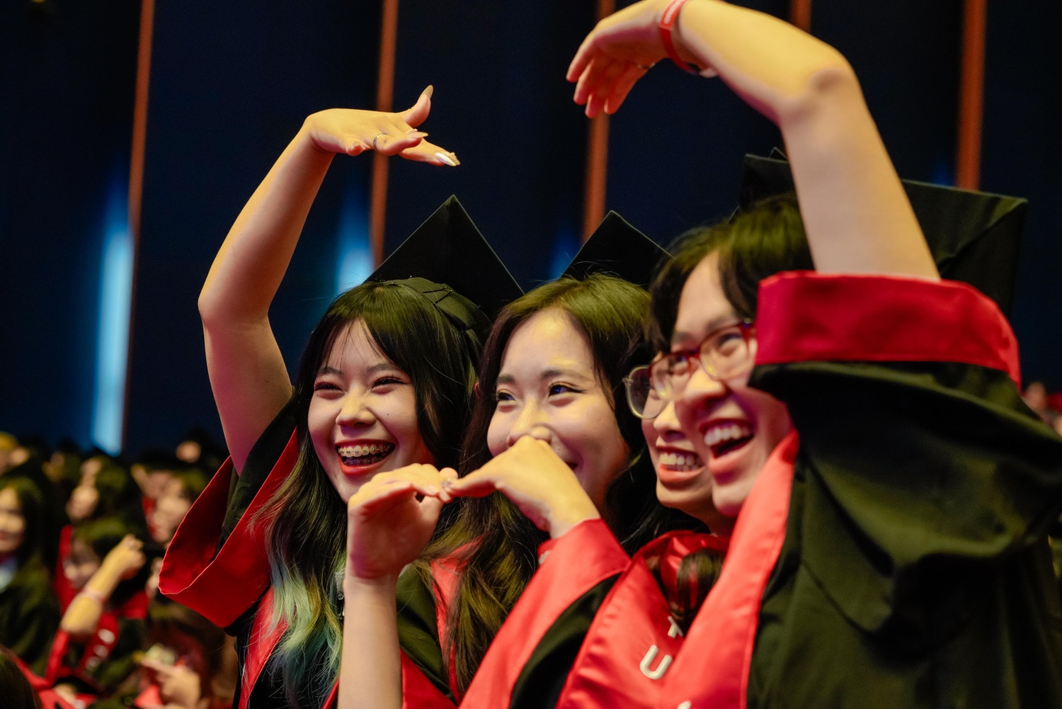 Sinh viên Trường Đại học Ngoại thương rạng rỡ trong lễ tốt nghiệp Gần 83% sinh viên Ngoại thương tốt nghiệp sớm xếp loại xuất sắc và giỏi -0