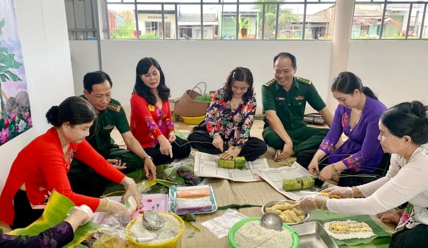 Mô hình Tết quân dân với nhiều hoạt động thiết thực góp phần củng cố thế trận lòng dân. Ảnh: Lê Diễm 