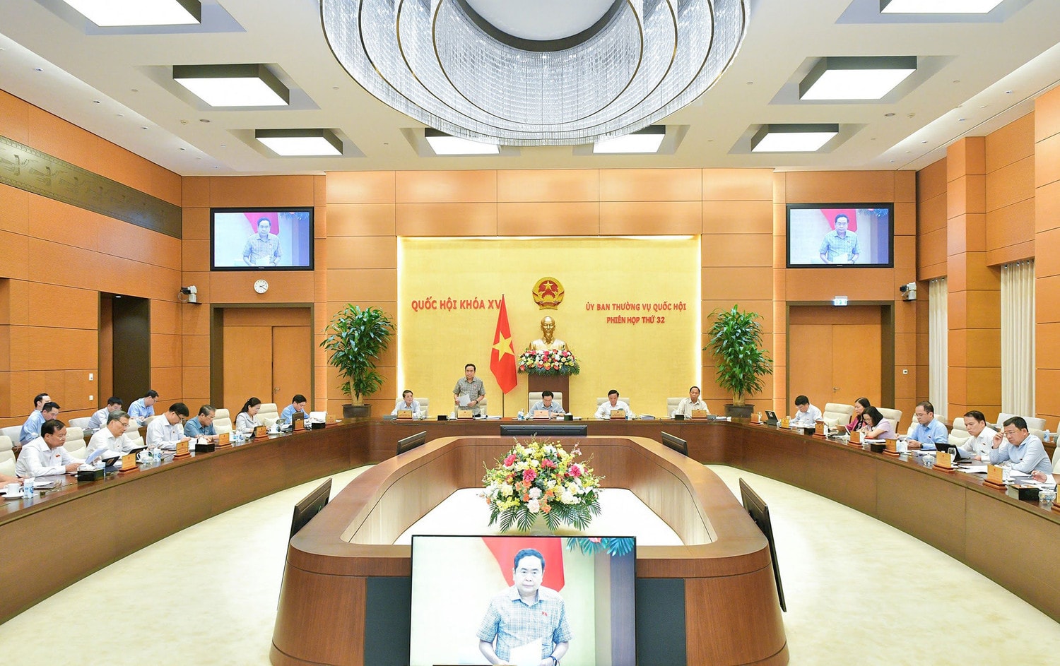 Bảo đảm chế độ với thành viên cơ quan Việt Nam ở nước ngoài phù hợp với vị thế, điều kiện đất nước -0