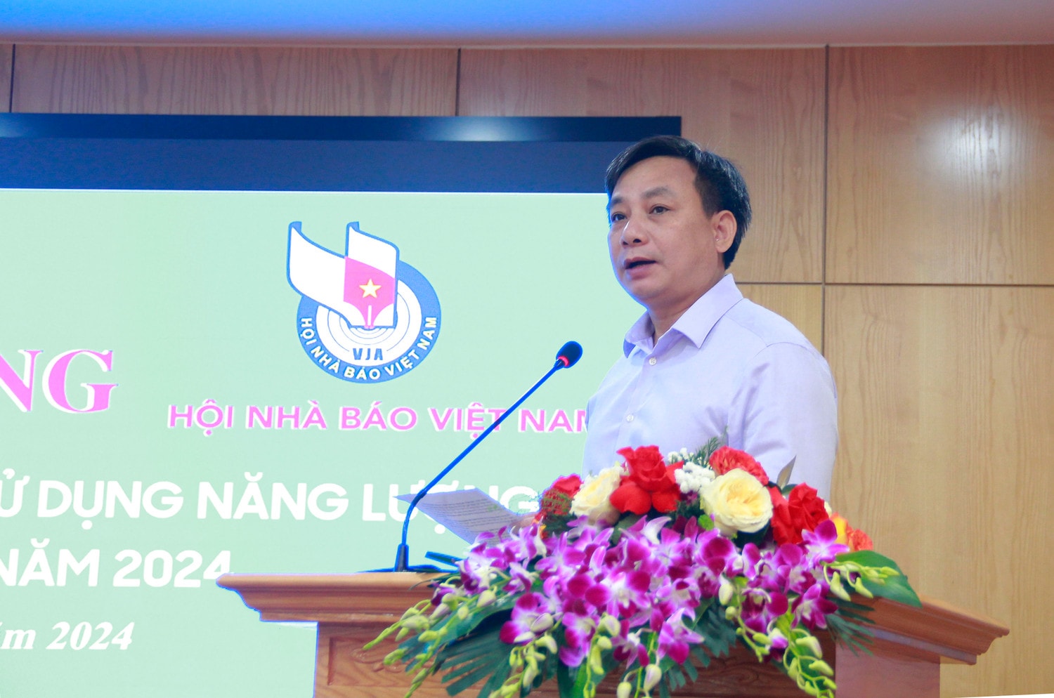 Chánh Văn phòng Hội Nhà báo Việt Nam Phan Toàn Thắng phát biểu khai mạc chương trình Phát động Giải Báo chí toàn quốc tuyên truyền sử dụng năng lượng tiết kiệm và hiệu quả -0