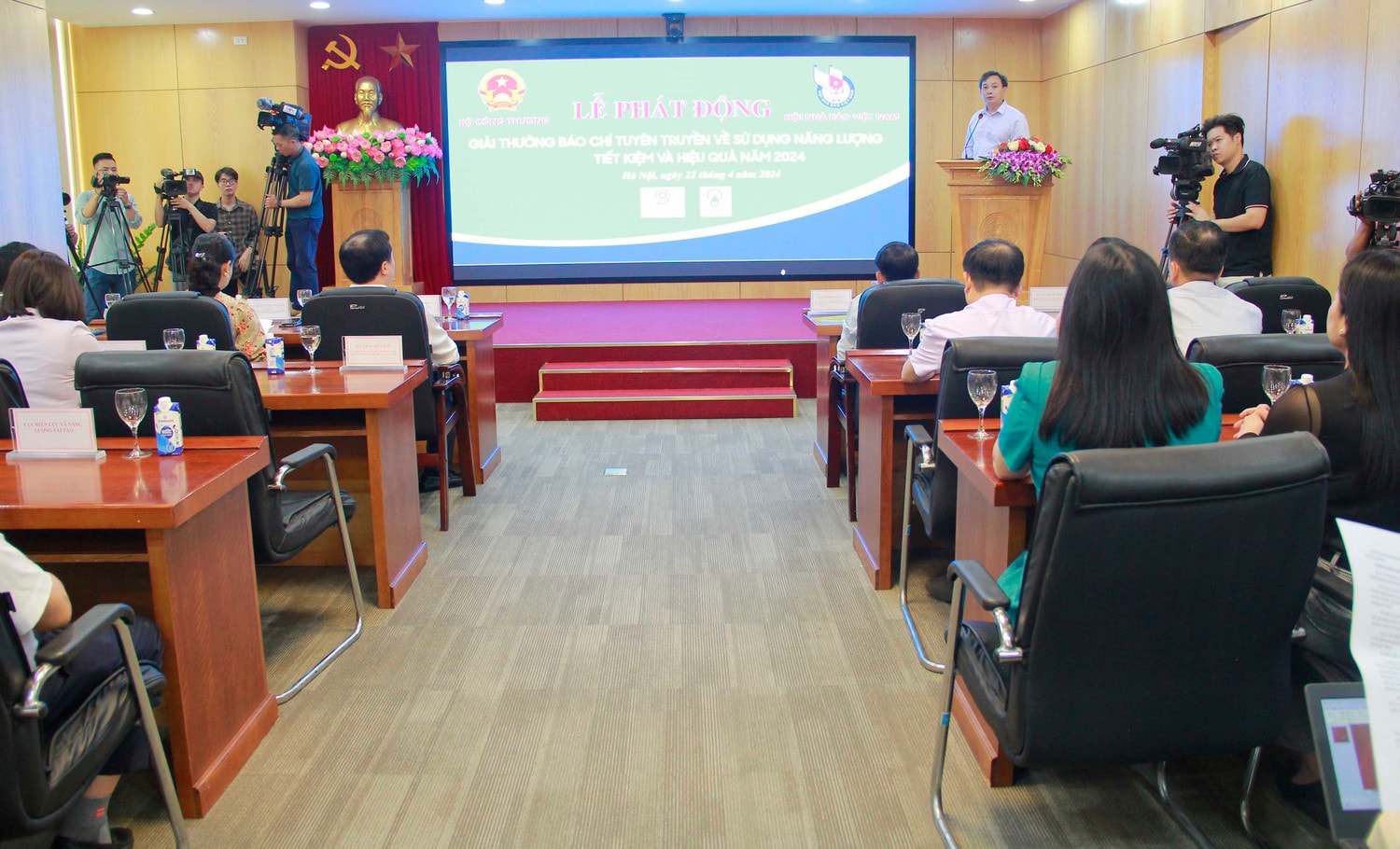 Toàn cảnh lễ phát động Phát động Giải Báo chí toàn quốc tuyên truyền sử dụng năng lượng tiết kiệm và hiệu quả -0