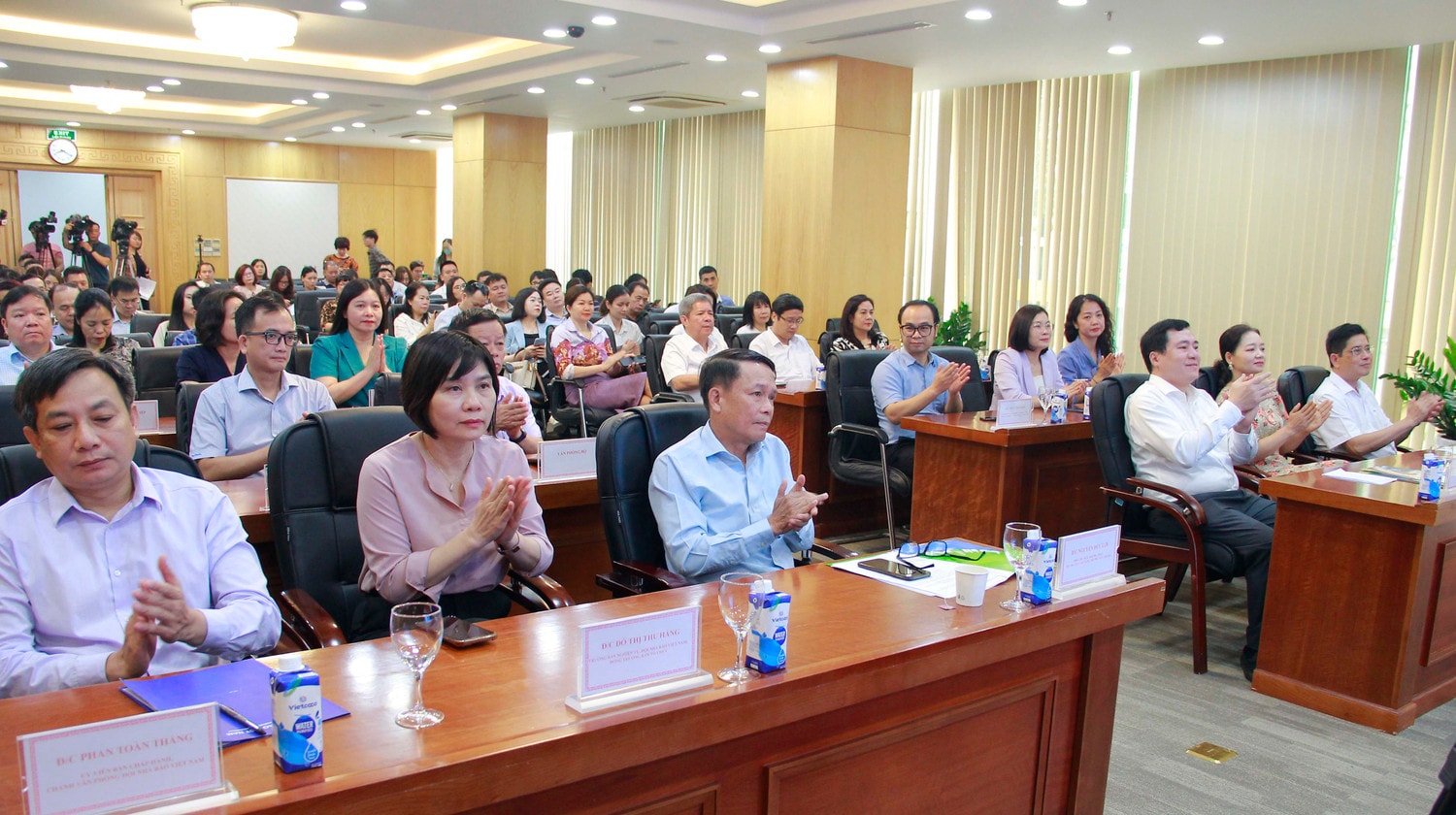 Các đại biểu dự lễ phát động Phát động Giải Báo chí toàn quốc tuyên truyền sử dụng năng lượng tiết kiệm và hiệu quả -0