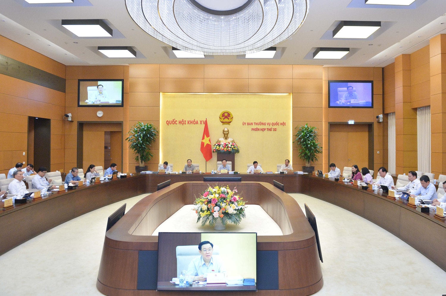 Thể chế hóa đầy đủ các chủ trương của Đảng về phát triển bền vững đô thị và nông thôn -0