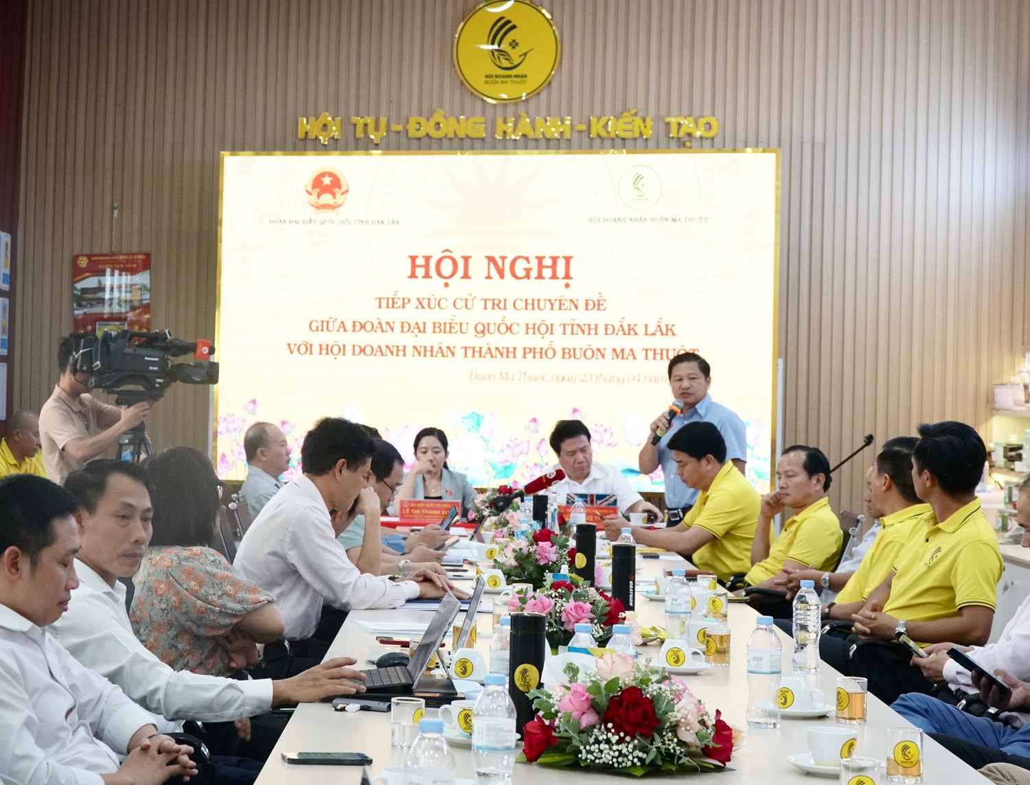 Toàn cảnh hội nghị tiếp xúc cử tri