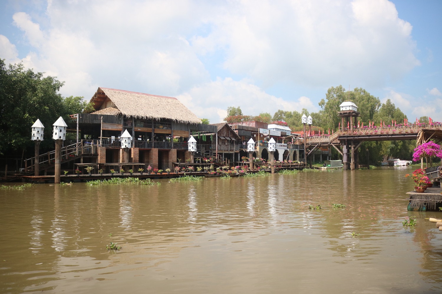 Bối cảnh phim Đất rừng phương Nam tại rừng tràm Trà Sư Rừng tràm Trà Sư - điểm thăm quan hấp dẫn dịp 30.4