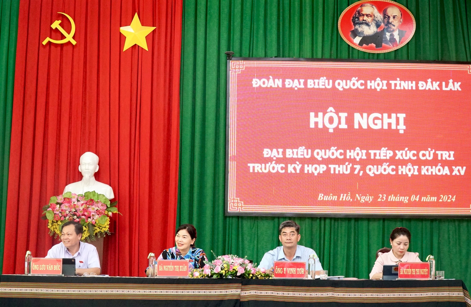 Đoàn đại biểu Quốc hội tỉnh Đắk Lắk tham dự hội nghị