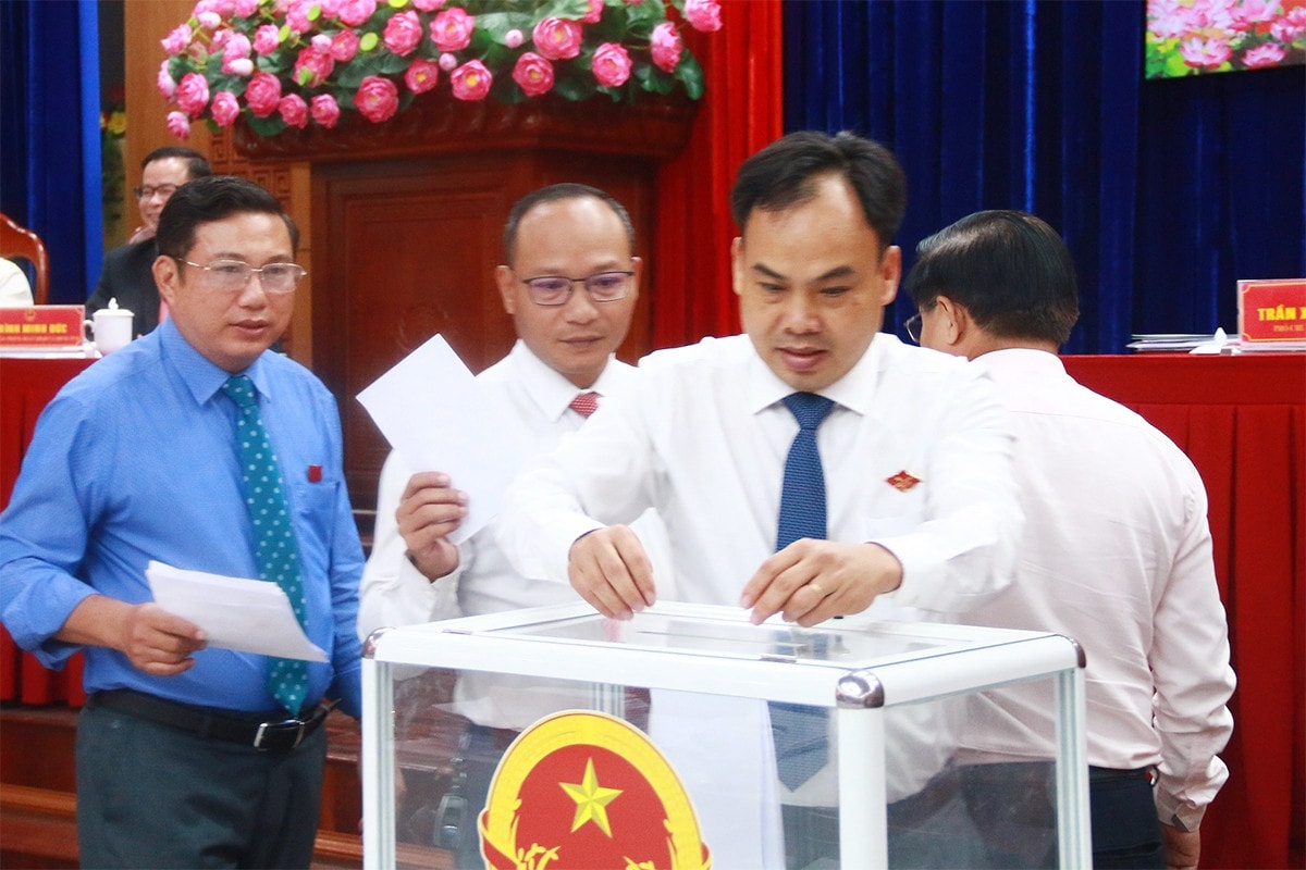 Oing Trần Nam Hưng được bầu làm Phó Chủ tịch UBND tỉnh Quảng Nam. -0