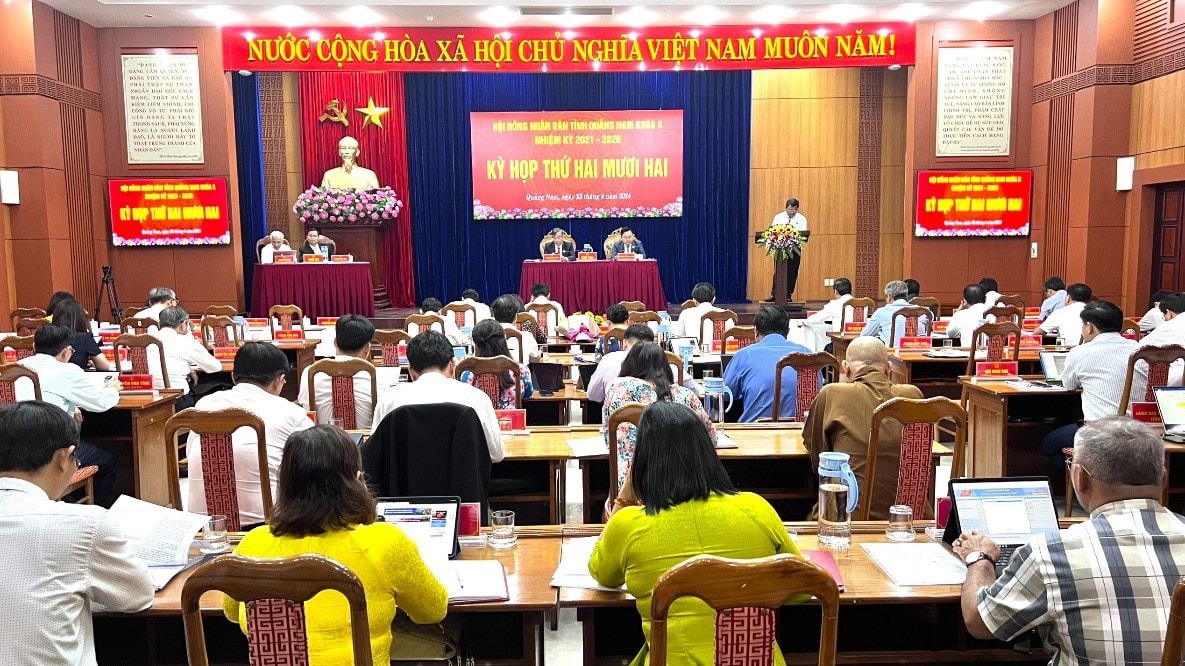Thông qua 9 nghị quyết quan trọng