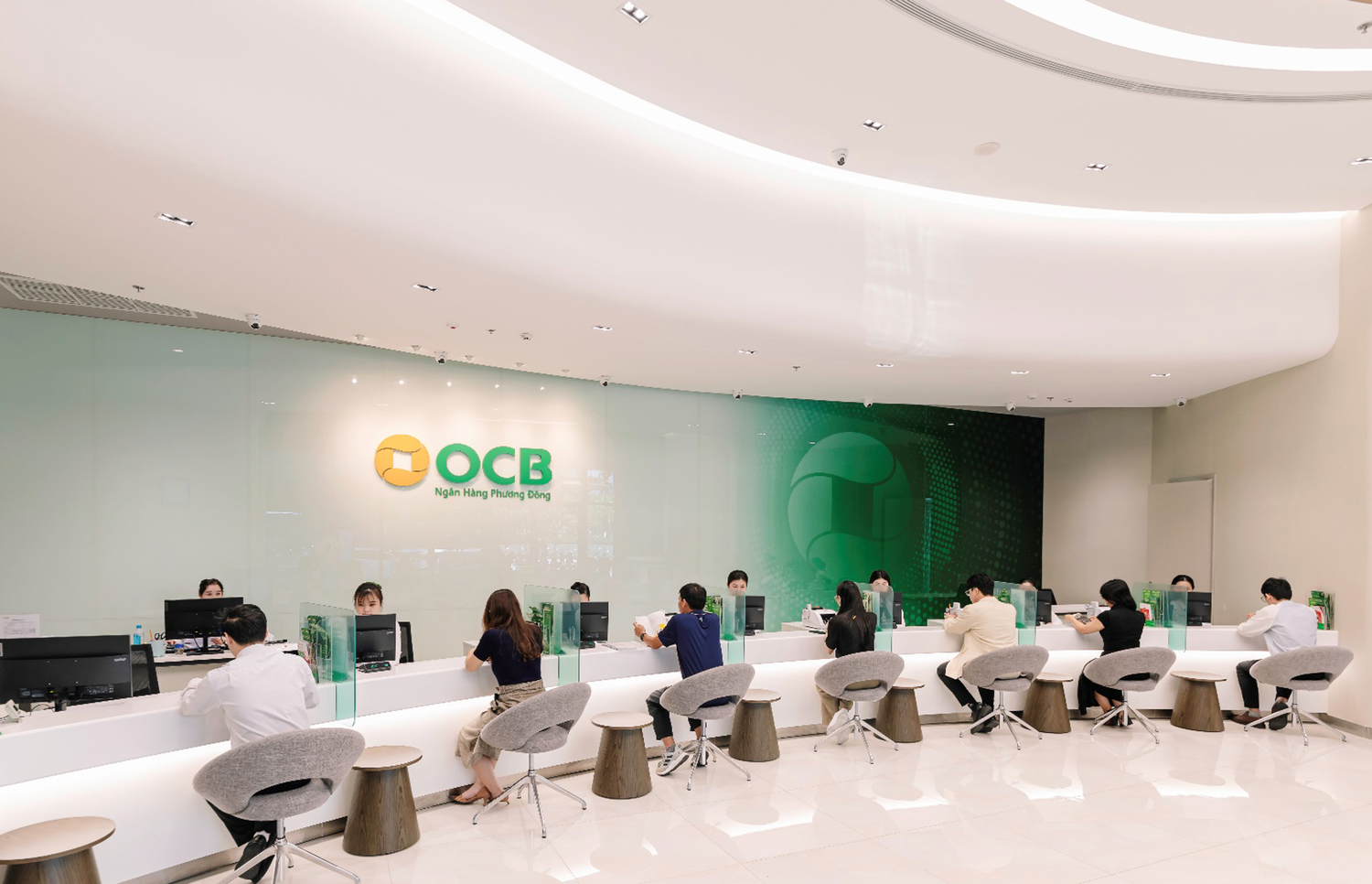 Ưu đãi lãi suất vay, chuyển đổi ngân hàng “xanh” và đẩy mạnh số hóa, OCB ghi nhận tăng trưởng mạnh mẽ trong quý đầu năm -0