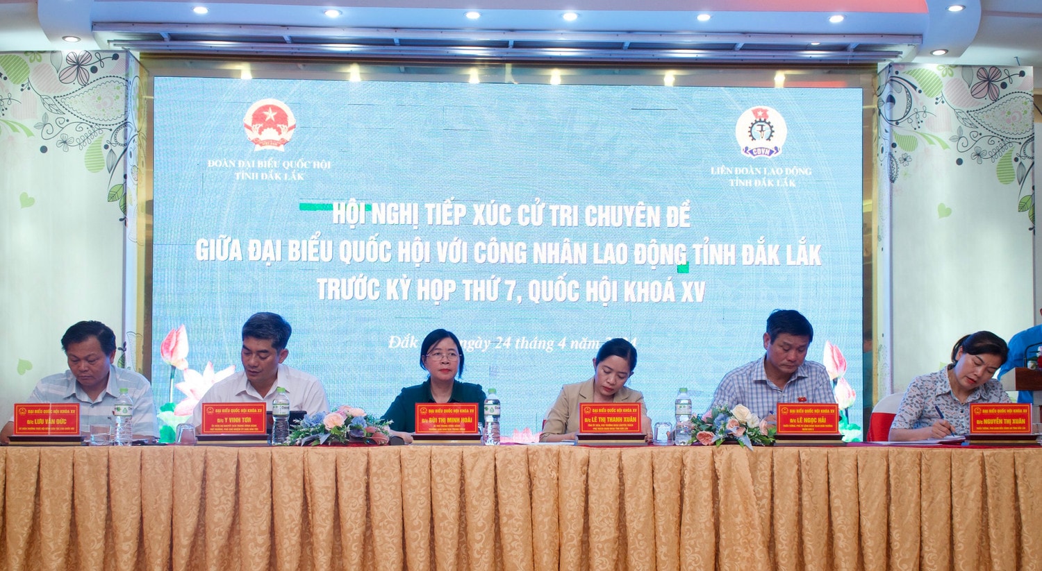 Đoàn ĐBQH tỉnh Đắk Lắk lắng nghe ý kiến của cử tri