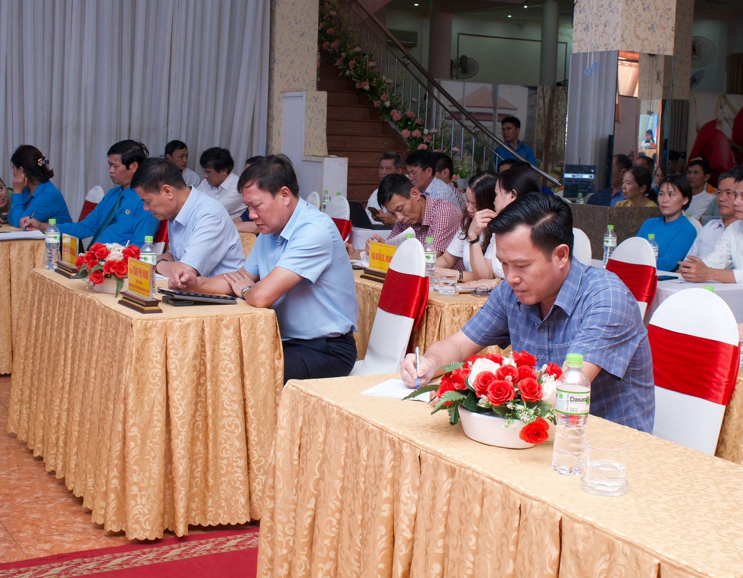 Lãnh đạo các sở, ngành tham dự hội nghị