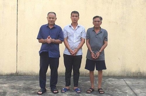 Liều lĩnh lên cao tốc Bắc Nam để trộm tấm thép lưới bảo vệ -0