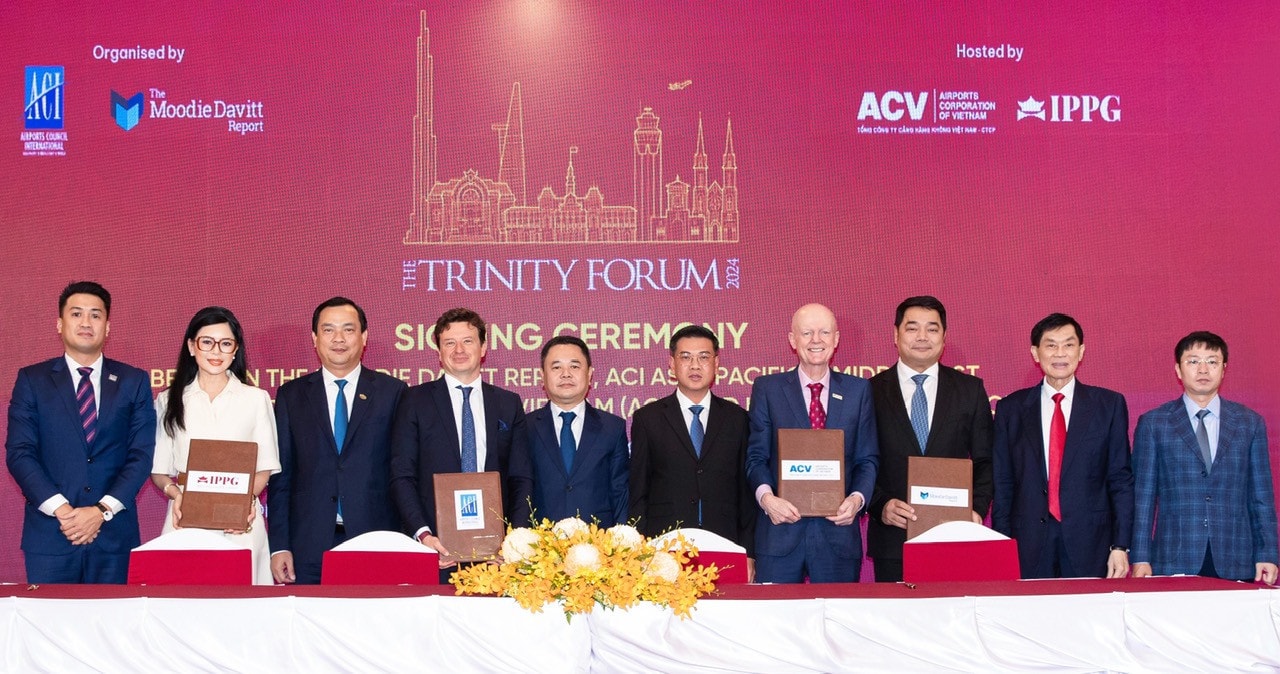 Đại diện các bên ký kết biên bản ghi nhớ về việc tổ chức Diễn đàn Trinity 2024 IPPG và ACV đồng đăng cai tổ chức Diễn Đàn Trinity Forum tại TP. Hồ Chí Minh vào tháng 11.2024 -0