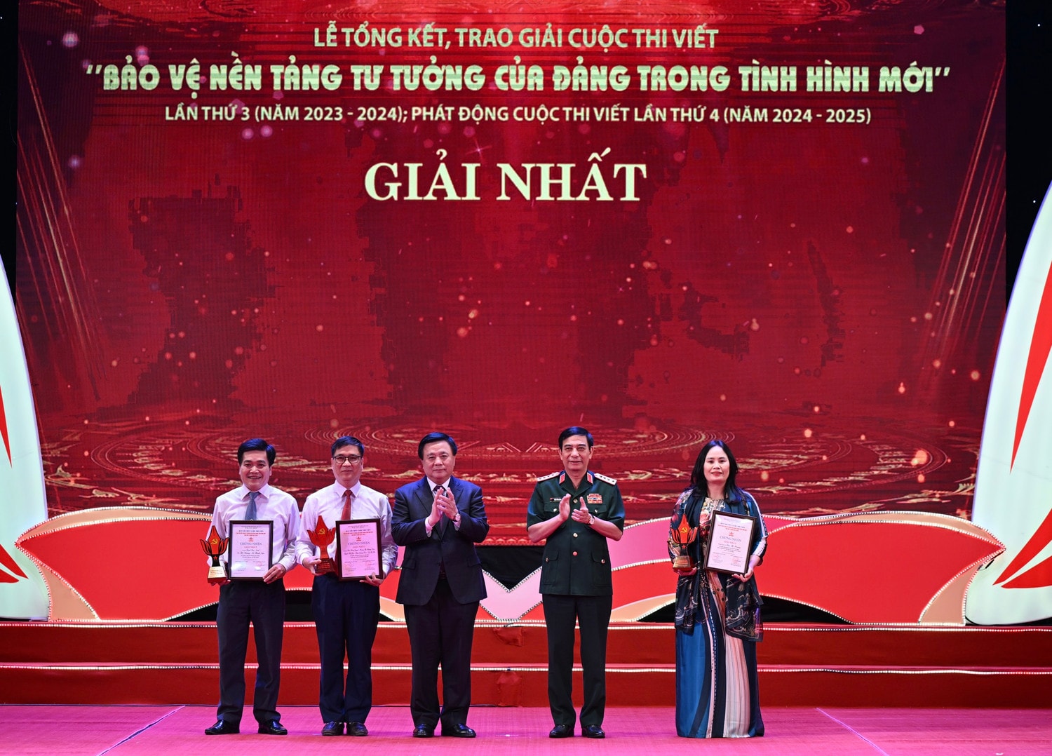 Trao giải cuộc thi “Bảo vệ nền tảng tư tưởng của Đảng trong tình hình mới” lần thứ 3 -0