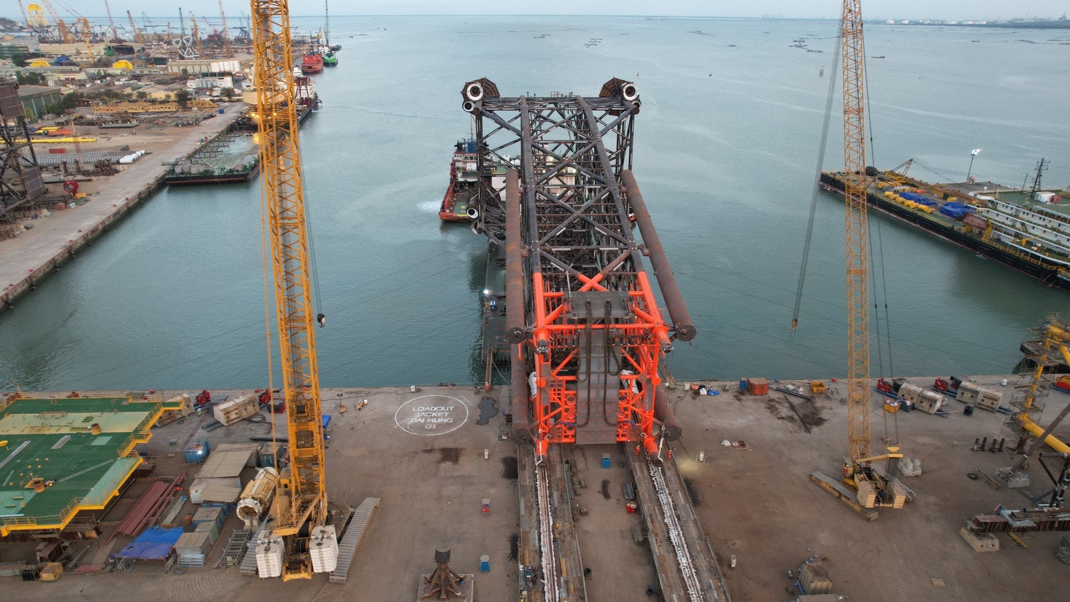 Khởi công thi công biển và ghi nhận 2,3 triệu giờ an toàn  -0