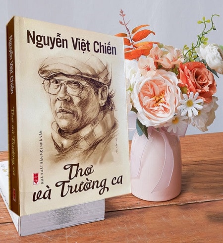 Nguyễn Việt Chiến - Câu thơ như cát mỗi chiều -0