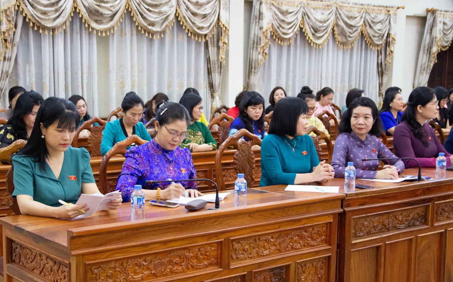 Nhóm nữ ĐBQH Việt Nam hội đàm với Nhóm nữ ĐBQH Lào -0