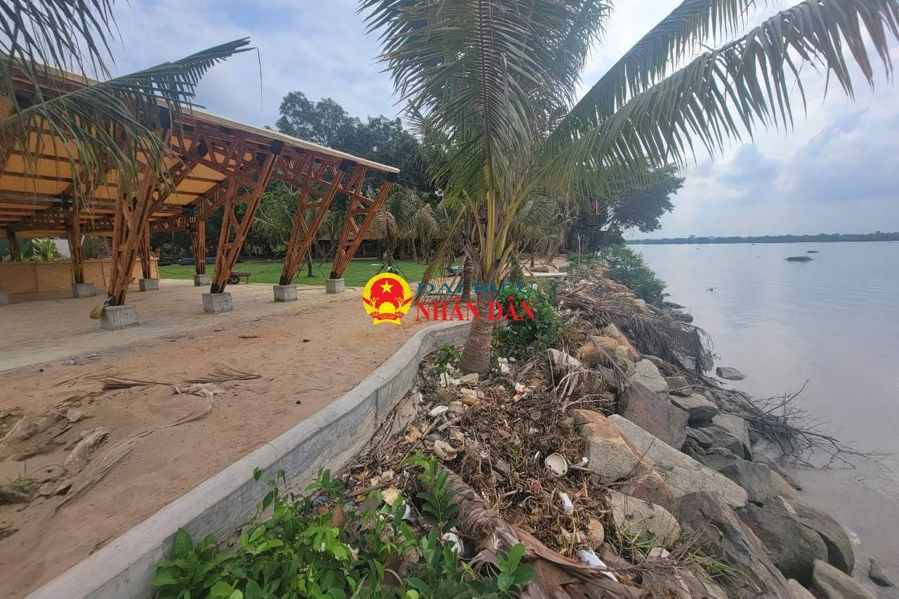 Đề nghị làm rõ nhiều công trình có dấu hiệu lấn chiếm sông, rạch, xây dựng sai phép đang ngang nhiên tồn tại phường Long Phước, TP. Thủ Đức -0