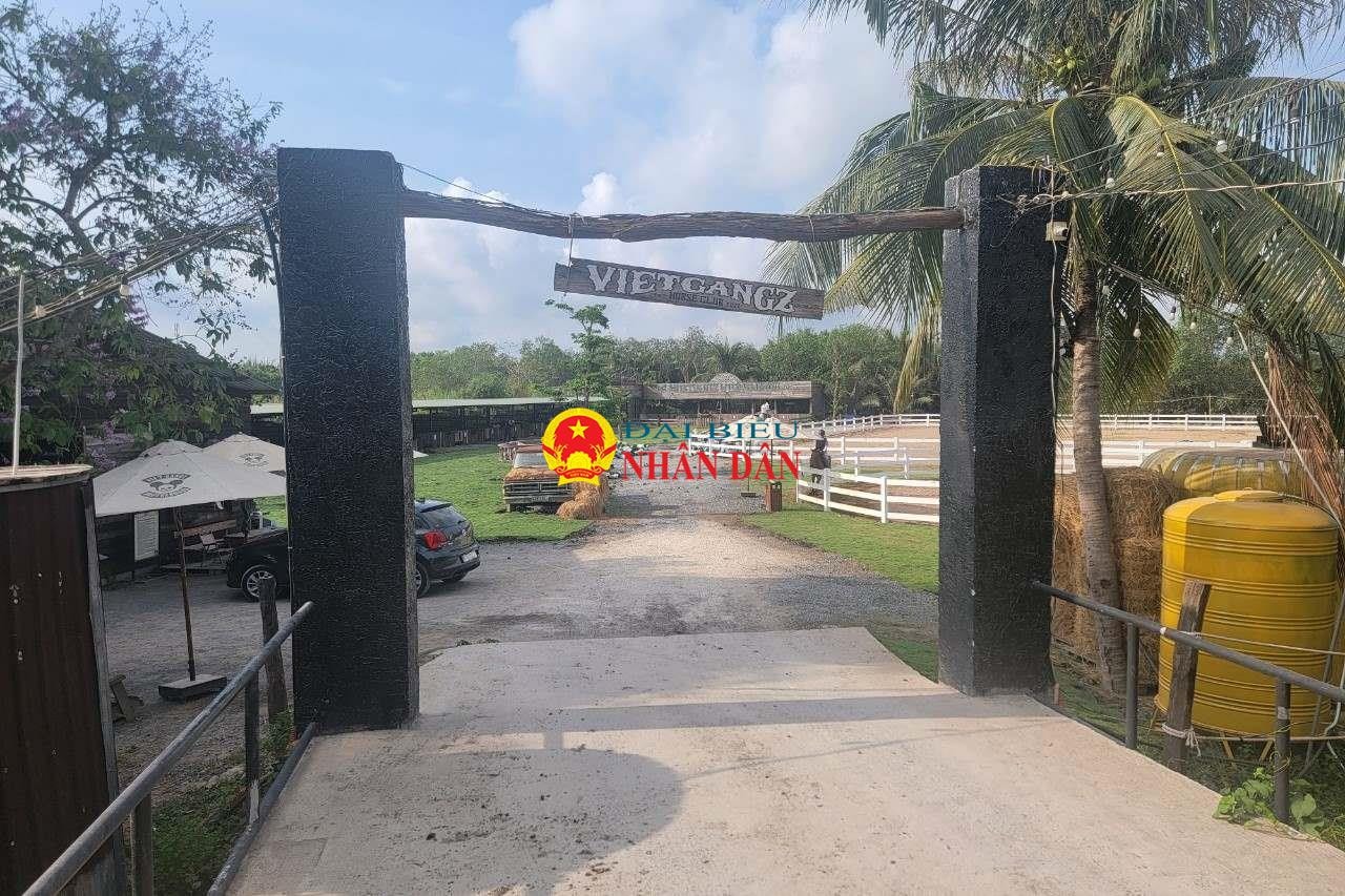 Đề nghị làm rõ nhiều công trình có dấu hiệu lấn chiếm sông, rạch, xây dựng sai phép đang ngang nhiên tồn tại phường Long Phước, TP. Thủ Đức -0